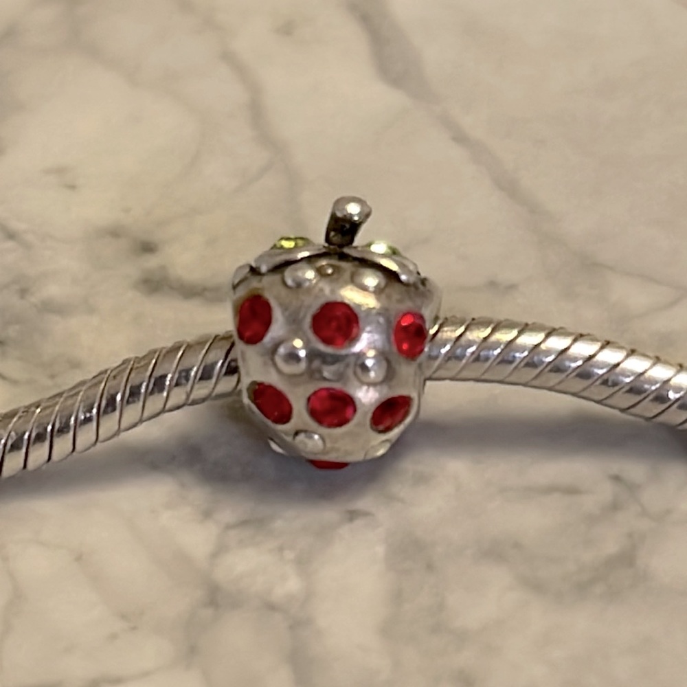 Chamilia SS strawberry charm